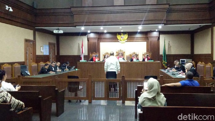 Mantan Asisten Tindak Pidana Umum (Aspidum) Kejaksaan Tinggi DKI Jakarta Agus Winoto divonis 5 tahun penjara.