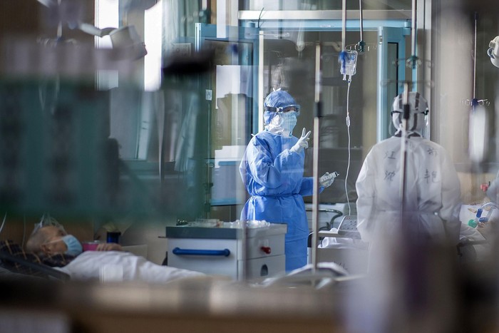 Wuhan di Provinsi Hubei merupakan kota yang menjadi pusat penyebaran virus corona. Hingga kini kota tersebut masih dikunci akibat virus yang menewaskan 2.364 jiwa di seluruh dunia.