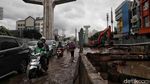 Potret Jalan Boulevard Barat Kelapa Gading yang Masih Tergenang Air