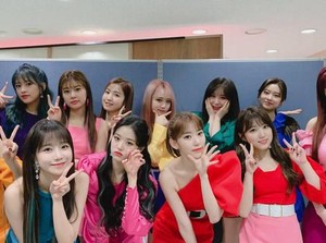 IZ*ONE Pecahkan Rekor Penjualan Album Lewat BLOOM*IZ