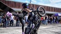 Christina Billings merupakan salah satu wanita seksi dan berbakat di dunia freestyler motor. Foto: Pool Instagram