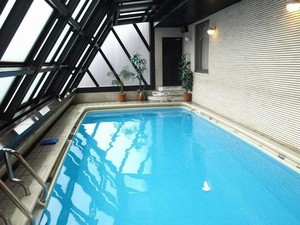 Heboh Berenang Bisa Hamil, Kolam Renang Ini Viral