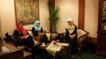 Ramai karena Pernyataannya, Sitti Hikmawatty Tetap Santai Sambil Ngopi