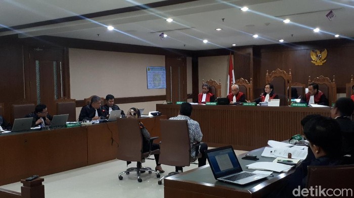 Rano Karno jadi saksi di sidang Tubagus Chaeri Wardana alias Wawan.