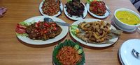Pedas Mampus! Makan Sambal Iblis dan Acar Gurame Bareng Nyai Nikita Mirzani