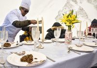 Pecahkan Rekor! Makan Malam Tertinggi di Everest dengan Menu Buatan Chef Michelin