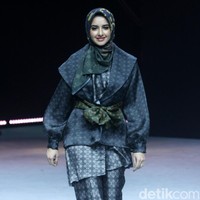 Selebgram hijab asal Amerika Serikat, Summer Albarcha menjadi bintang tamu istimewa dalam perhelatan Muslim Fashion Festival (MUFFEST) 2020 yang digelar di JCC, Senayan, Sabtu (22/2/2020). Foto: Mohammad Abduh/Detikcom