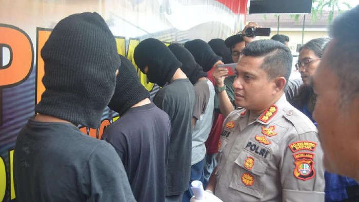 Enam orang begal sadis di Depok ditangkap polisi