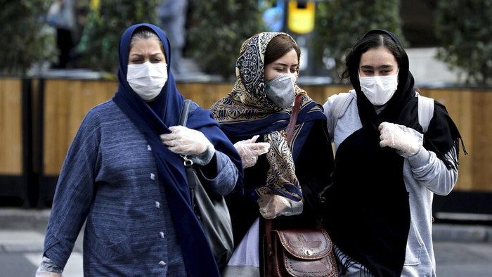 Wabah virus corona telah melanda ke sejumlah negara di dunia usai pertama kali diidentifikasi di Wuhan. Yuk, lihat aktivitas warga di tengah wabah virus corona