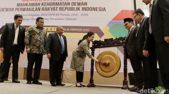 Momen Puan Buka Seminar MKD DPR RI Ketua Dewan Permusyawaratan Rakyat (DPR) RI Puan Maharani resmi membuka seminar nasional MKD di Jakarta.