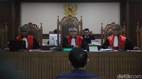 Mujib bersalah melanggar Pasal 5 ayat (1) huruf a Undang-Undang Nomor 31 Tahun 1999 tentang Pemberantasan Tindak Pidana Korupsi sebagaimana diubah dengan Undang-Undang Nomor 20 Tahun 2001.