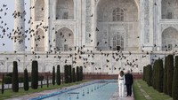 Sebelumnya, saat tiba di India, Trump terlebih dahulu sempat mengunjungi stadion kriket yang baru dibangun dan diklaim sebagai stadion kriket terbesar di dunia.