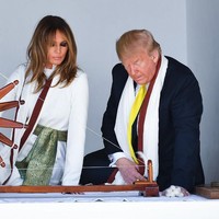 Kunjungan kenegaraan ke India ini menjadi yang pertama bagi Trump semenjak menjabat sebagai presiden. Perjalanan bersejarah tersebut akan berlanjut di Agra dimana Donald dan Melania Trump bakal menyambangi Taj Mahal. (Foto: Mandel NGAN / AFP)