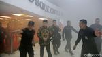 Pegawai Berhamburan Saat Gedung DPR Berasap