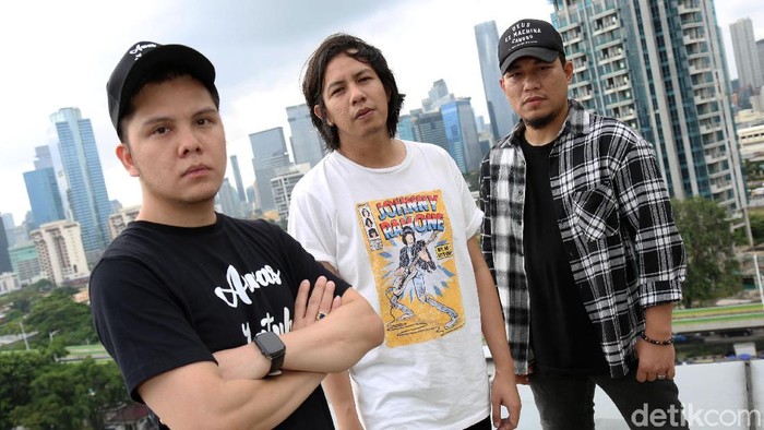 Armada Armada Band