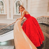 Tapi akhirnya wanita yang kini lebih memilih jadi YouTuber tersebut memutuskan untuk kembali ke Inggris dan sekolah fashion di Paris dibanding jadi idol. Di akun YouTube-nya, Euodias sering mengunggah vlog hingga tutorial makeup. Foto: Instagram @euo.coeur