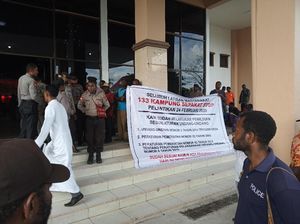 Sempat Diundur, Bupati Mimika Lantik 132 Kepala Kampung Meski Didemo Warga