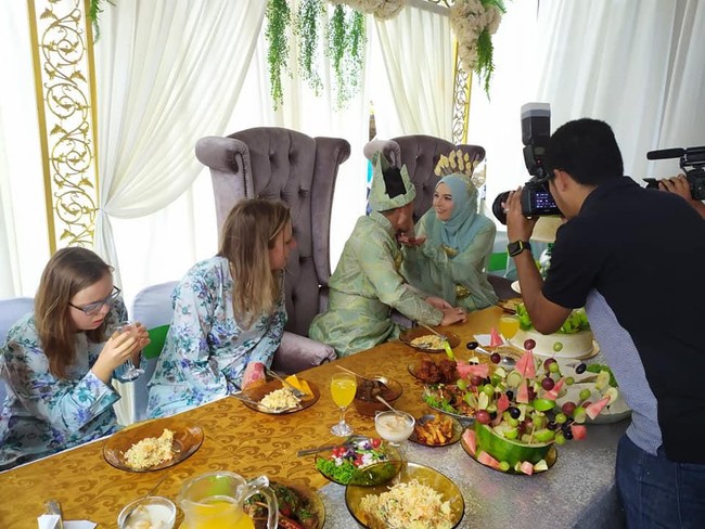 Tak lama setelah itu, Khalies pun melamar Giovanna pada pertengahan Agustus 2019. Khalies mengaku terpikat dengan Giovanna karena kesungguhannya mendalami Islam. Foto: Facebook