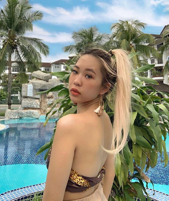 Jika ada trainee yang beratnya lebih dari 47, tak jarang para staf akan mengurangi bahkan mengambil semua makanan mereka. Membuat diri sendiri kelaparan sangat dibuat normal. Beberapa trainee jadi anoreksia atau bulimia dan banyak gadis yang tidak menstruasi (karenanya), kata Euodias.Foto: Instagram @euo.coeur