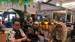 Ramai karena Pernyataannya, Sitti Hikmawatty Tetap Santai Sambil Ngopi
