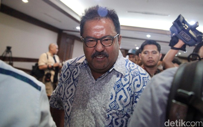 Rano Karno Bantah Terima Uang saat Dicecar Jaksa Mantan Wagub Banten, Rano Karno dicecar jaksa KPK soal fee proyek untuk pejabat di Banten. Atas fee proyek itu, Rano Karno mengatakan tidak pernah mendengar.