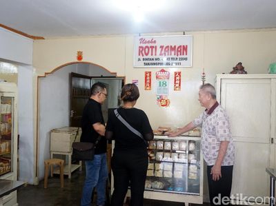 Foto: Toko Roti yang Tak Lekang Dimakan Zaman