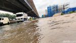 Potret Kemacetan di Tol Jakarta Cikampek Akibat Banjir
