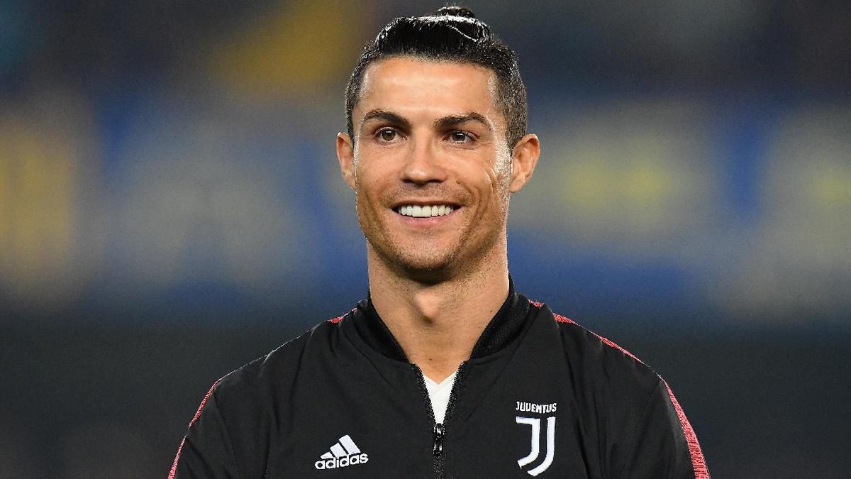 Cristiano Ronaldo menonton Real Madrid vs Barcelona di Santiago Bernabeu. Foto: (Alessandro Sabattini/Getty Images)