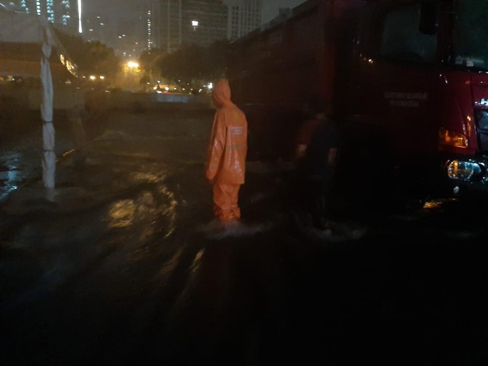 Underpass Kemayoran mulai tergenang sejak subuh. (Dok Sektor Damkar Kemayoran)