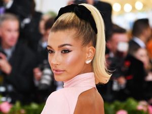 5 Tren Fashion Terburuk Era 90-an yang Kini Jadi Tren Lagi