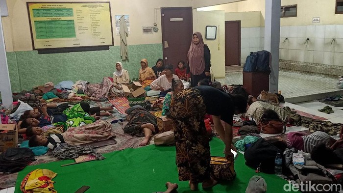 Jumlah warga yang mengungsi akibat banjir di Kota Pekalongan dan Kabupaten Pekalongan bertambah, Selasa (25/2/2020).