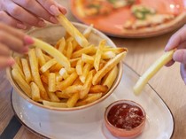 Ini Waktu Tepat Menggarami Kentang Goreng agar Gurih Maksimal