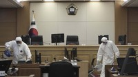 Dari 144 kasus baru yang dilaporkan di Korsel, sekitar 60 kasus di antaranya ada di Daegu dan 56 kasus lainnya ada di Provinsi Gyeongsang Utara. Pemerintah Korsel telah menetapkan Daegu dan Cheongdo sebagai zona perawatan khusus untuk wabah virus corona atau Covid-19. Park Chul-hong/Yonhap via AP.
