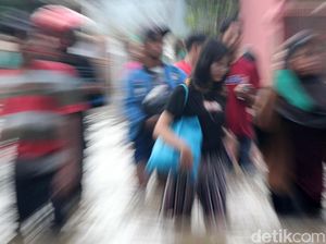 Banjir Tak Juga Surut, Warga Ciledug Indah 1 Mengungsi