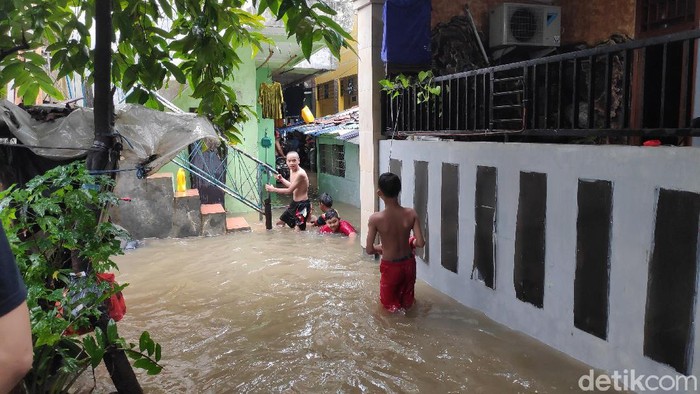 Banjir di Perumahan Pancoran Barat pada Selasa (25/2/2020) pagi/M Alfons