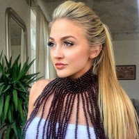 Ini tentara cantik yang penampilannya bak model. Saking cantiknya, wanita bernama Brie Burgett ini dijuluki sebagai Marinir Barbie.  Foto: Instagram