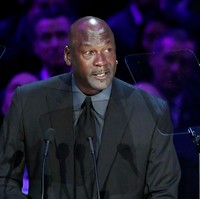 Mantan pebasket Michael Jordan berada di urutan lima dengan skor 5,3 juta. Foto: Kevork Djansezian/Getty Images