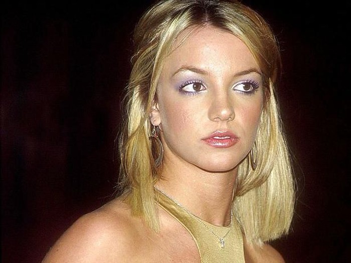 E364906 04: Britney Spears joins other Grammy nominated artists for a photo shoot in Los Angeles, February 21, 2000. MTV is producing a poster from the shoot, and sales will go to benefit charity. (Photo by Brenda Chase)
