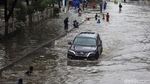 Para Penerjang Banjir di Jakarta