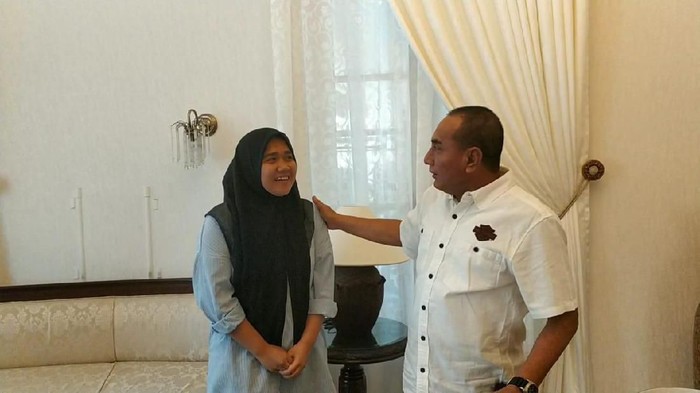 warga Sumatera Utara (Sumut) yang dievakuasi dari Wuhan, Diza Laila Barokah, bertemu Gubsu Edy Rahmayadi.