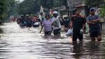 Banjir Tak Juga Surut, Warga Ciledug Indah 1 Mengungsi