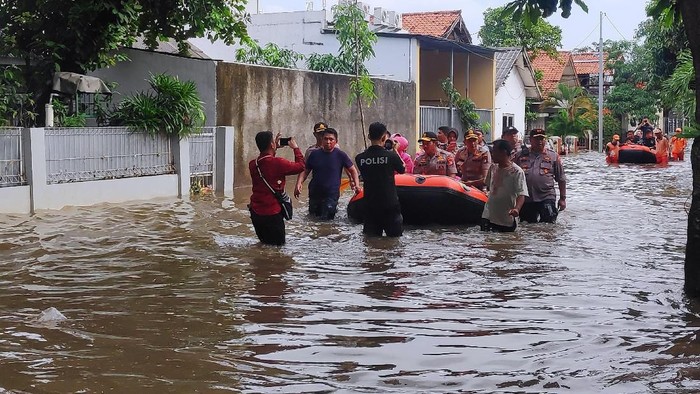 Banjir di Komplek Polri Pondok Karya, Jaksel