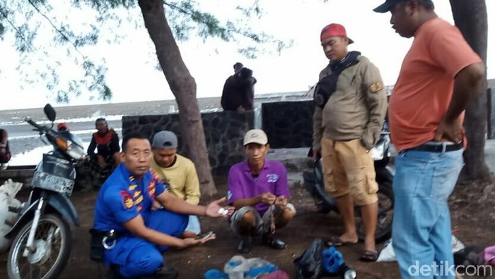 racuni ikan di pantai situbondo