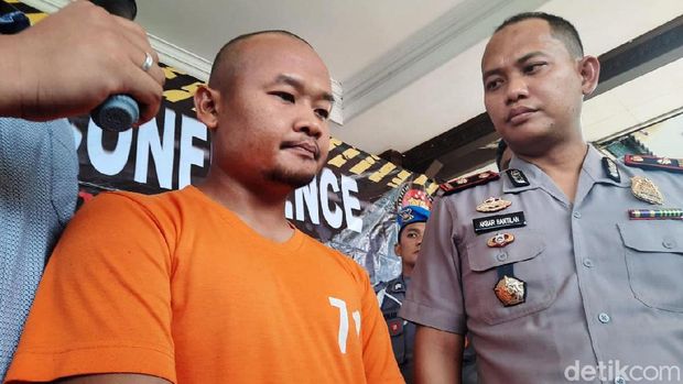 Pembina Pramuka SMPN 1 Turi, Isfan Yoppy saat di Mapolres Sleman