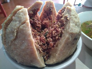 Bakso Setan Pak Aep : Puas Banget Makan Bakso Raksasa Setengah Kilogram