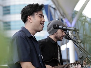 Vidi Aldiano Berusaha Jujur Setiap Menulis Lagu
