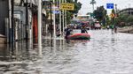 Damkar Sedot Banjir di Grogol