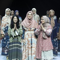 Koleksi terbaru KAMI bertajuk Cadiya di Muslim Fashion Festival 2020, Jakarta Convention Center, Jakarta, Sabtu [22/2/2020]. Foto: Mohammad Abduh/Wolipop