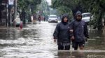 Menengok Aktivitas Warga Semper Cilincing di Saat Banjir