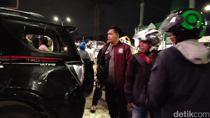 Baharuddin (45) , pria pengendara mobil diamuk massa usai menabrak puluhan pengendara motor di Makassar, Sulawesi Selatan (Sulsel).